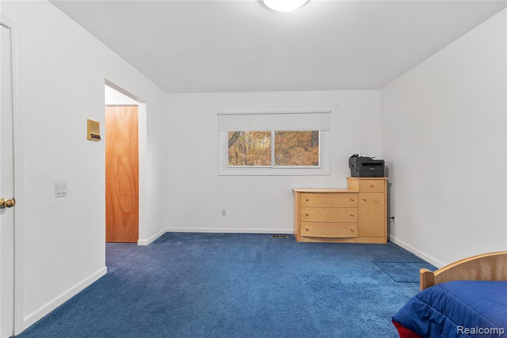 5023 Meadowbrook Drive, West Bloomfield, MI — Photo 20