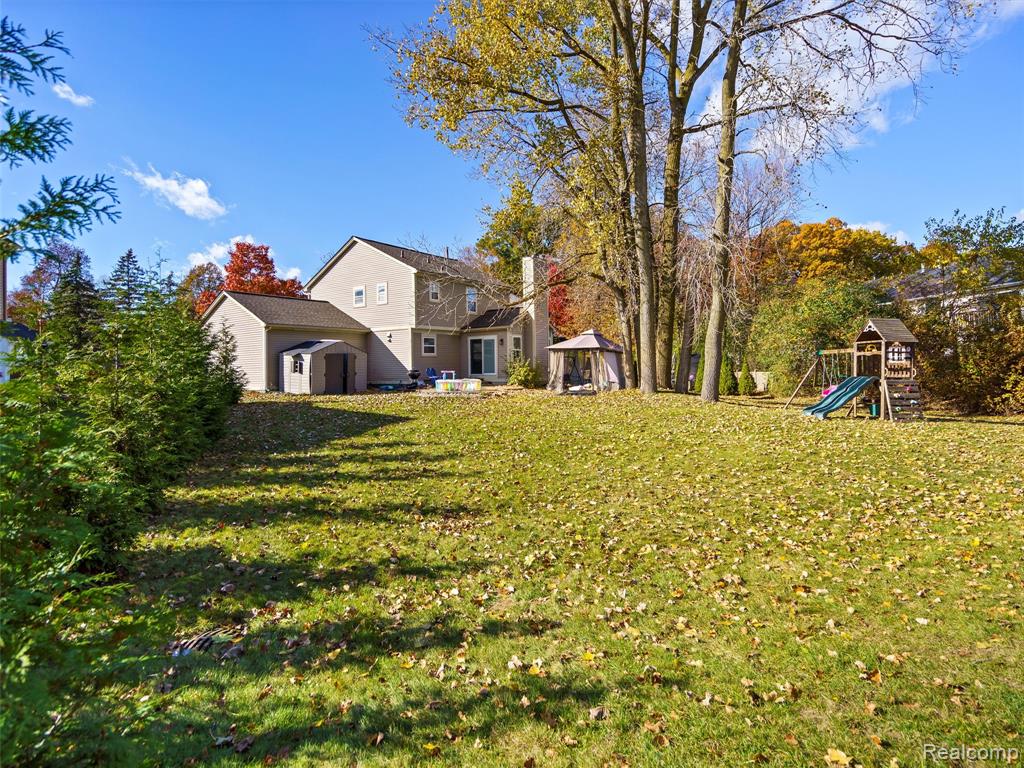 825 Huntclub Boulevard, Auburn Hills, MI 48326 — Photo 30