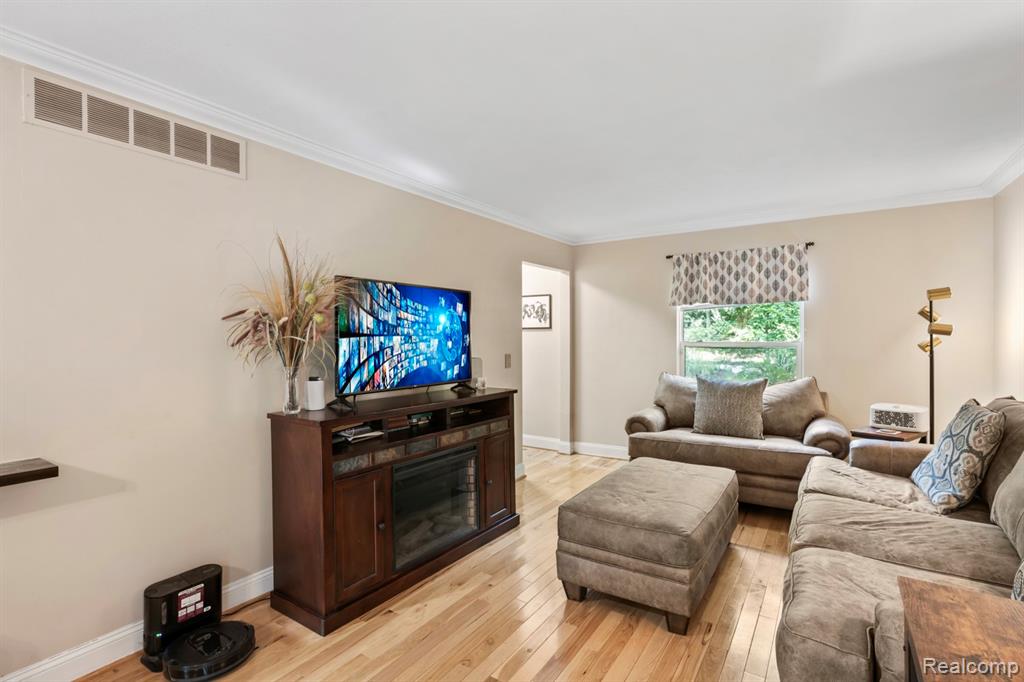 6550 Avon Drive, Brighton, MI 48116 — Photo 16
