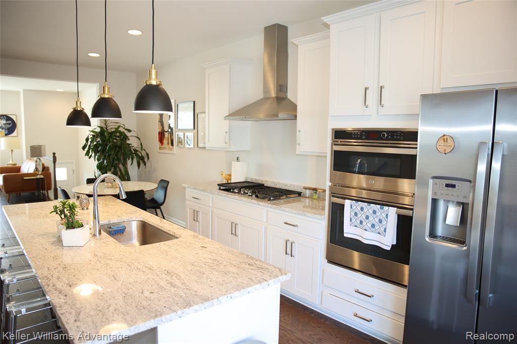 47660 Alden Terrace S, Northville, MI — Photo 2