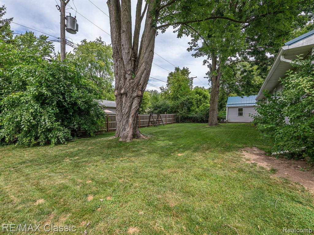253 Delaware Road, Whitmore Lake, MI 48189 — Photo 31
