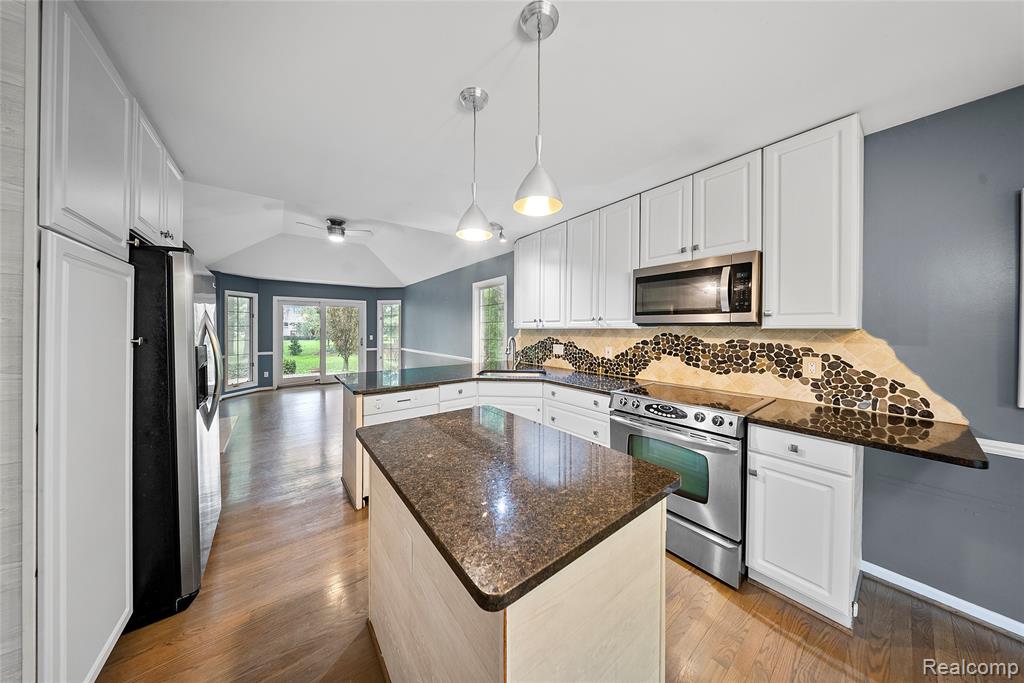 8487 Sherwood Drive, Grosse Ile, MI 48138 — Photo 12