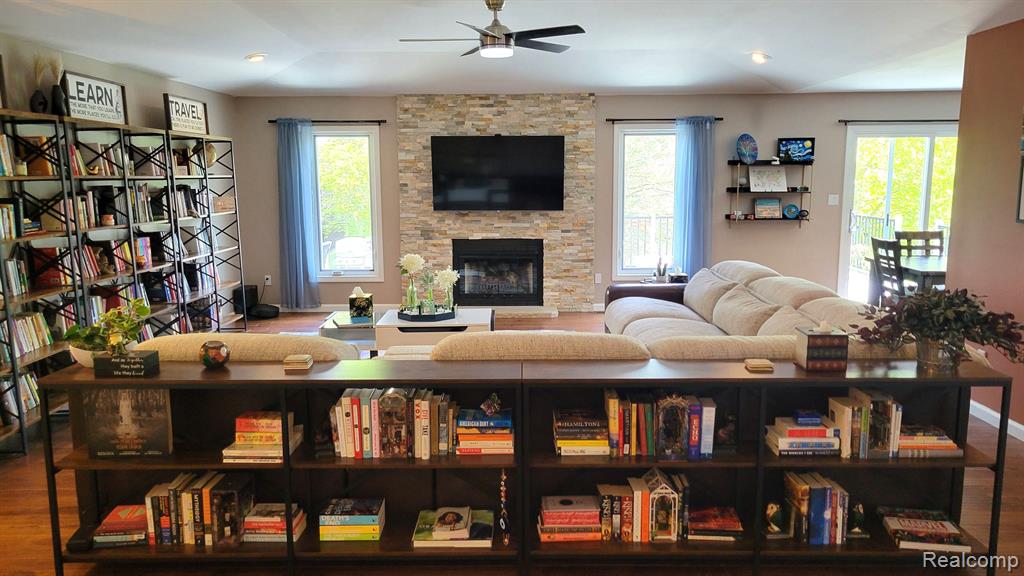 6192 N SHORE Drive, West Bloomfield, MI 48324 — Photo 22