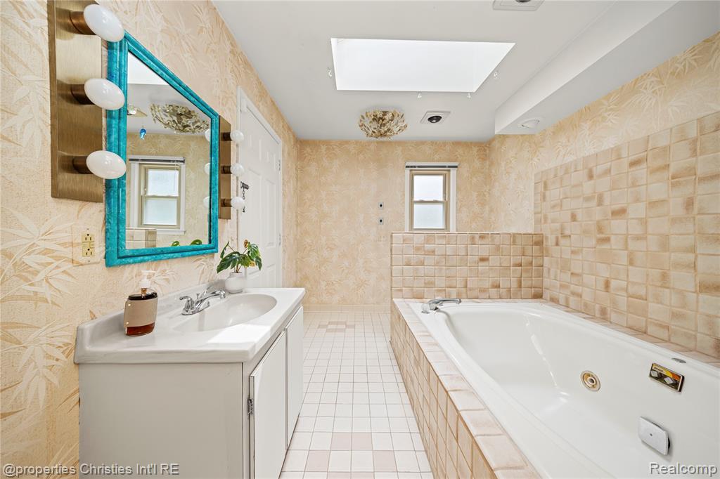 6391 Wing Lake Road, Bloomfield Hills, MI 48301 — Photo 15