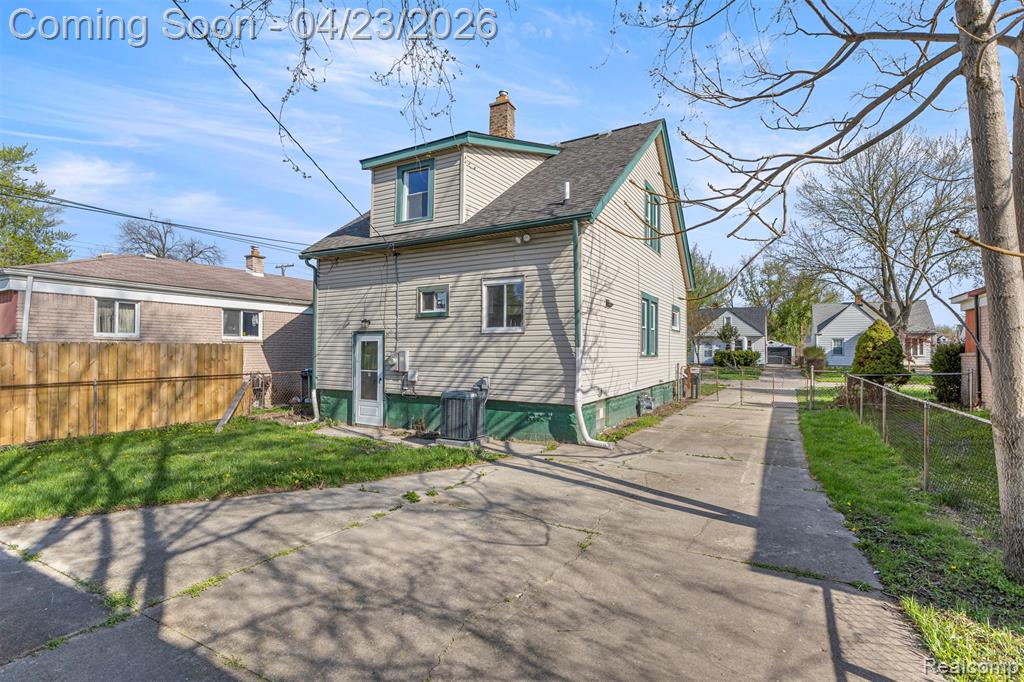 26045 Eton Avenue, Dearborn Heights, MI 48125 — Photo 6