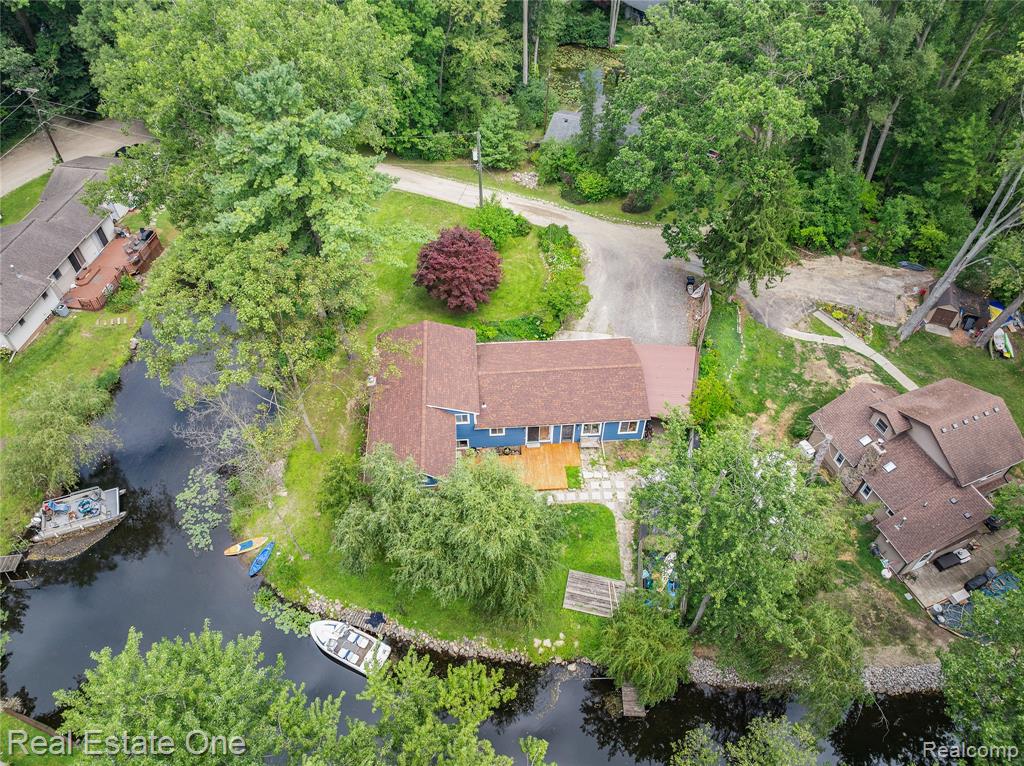 9425 Galatian Drive, Whitmore Lake, MI 48189 — Photo 29