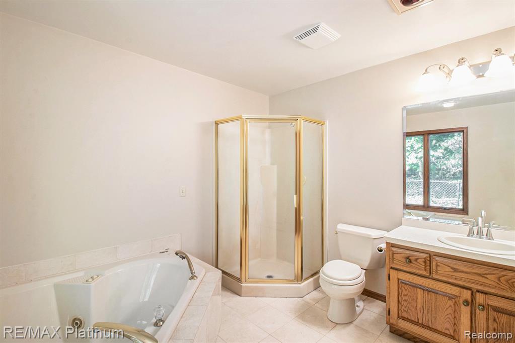 4352 Fenton Road, Hartland, MI 48353 — Photo 29