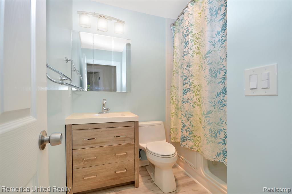 23715 Stonehenge Boulevard, Novi, MI — Photo 18
