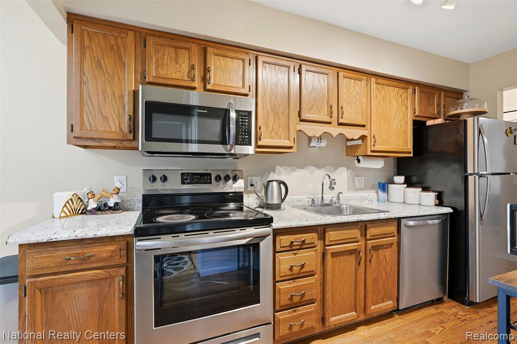 5549 Mansfield Avenue, Sterling Heights, MI 48310 — Photo 7