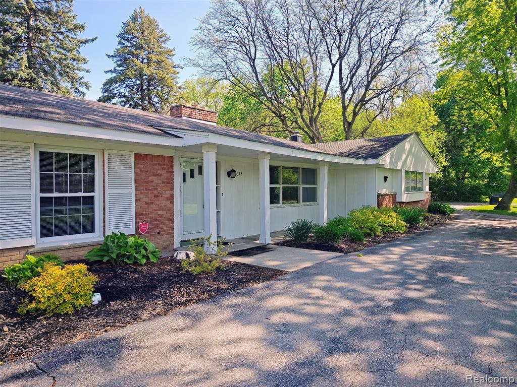 4044 Country Club Drive, Bloomfield Hills, MI — Photo 2