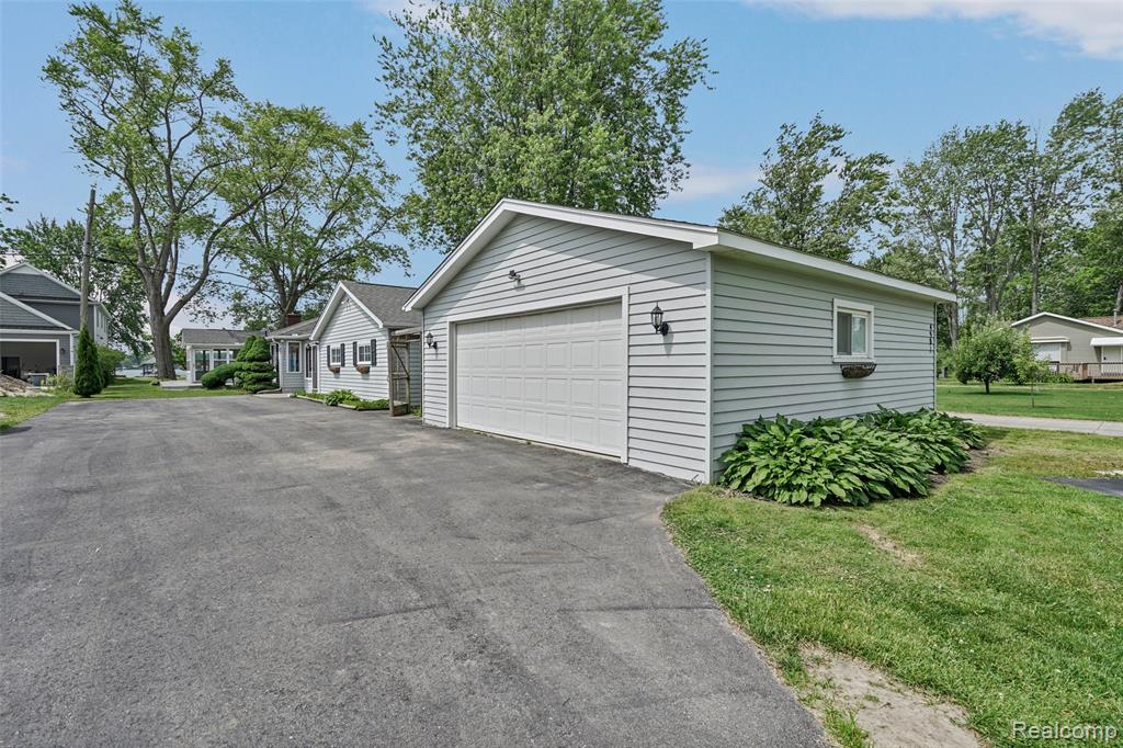 4901 Pointe Tremble Road, Algonac, MI 48001 — Photo 44