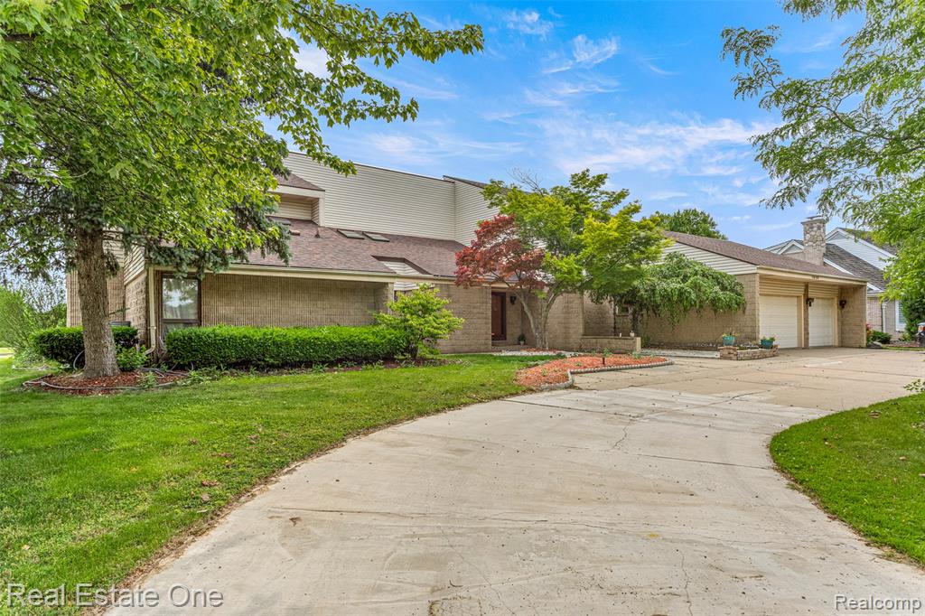 18191 Country Club Circle, Riverview, MI 48193 — Photo 2