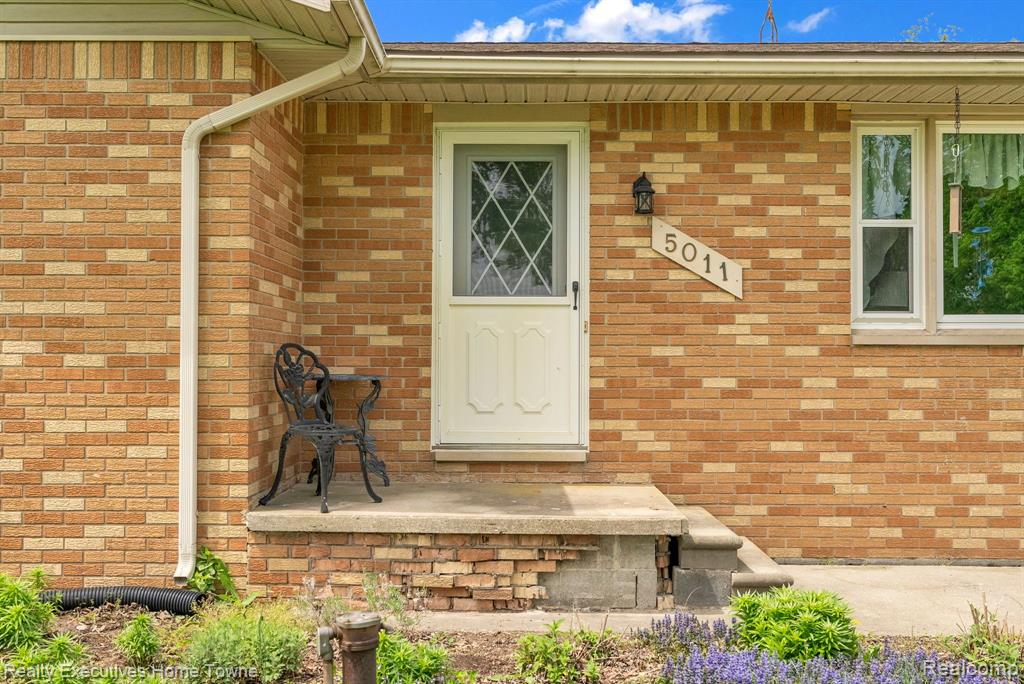 5011 STATE Road, Fort Gratiot, MI 48059 — Photo 5