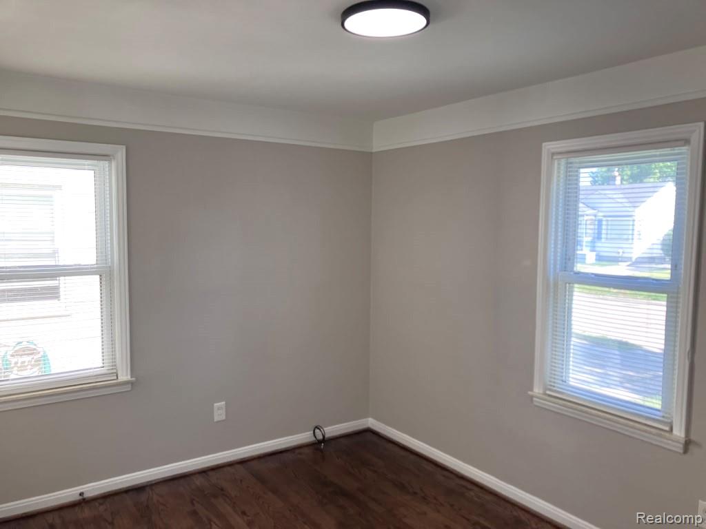 959 E SHEVLIN Avenue, Hazel Park, MI 48030 — Photo 12
