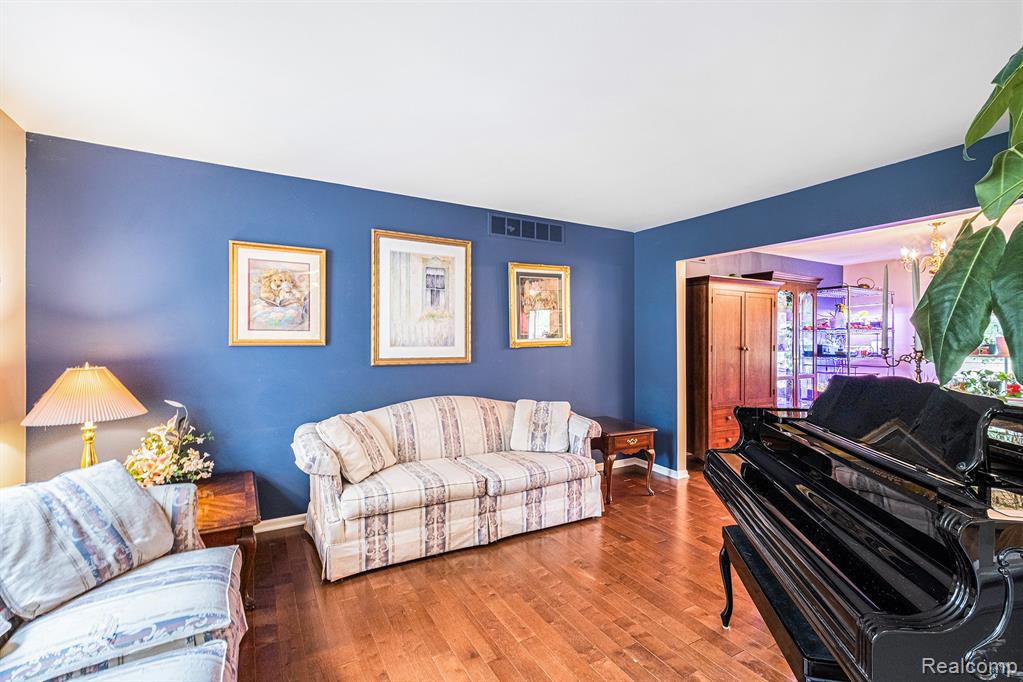 8488 Grand View Drive, Grand Blanc, MI 48439 — Photo 11