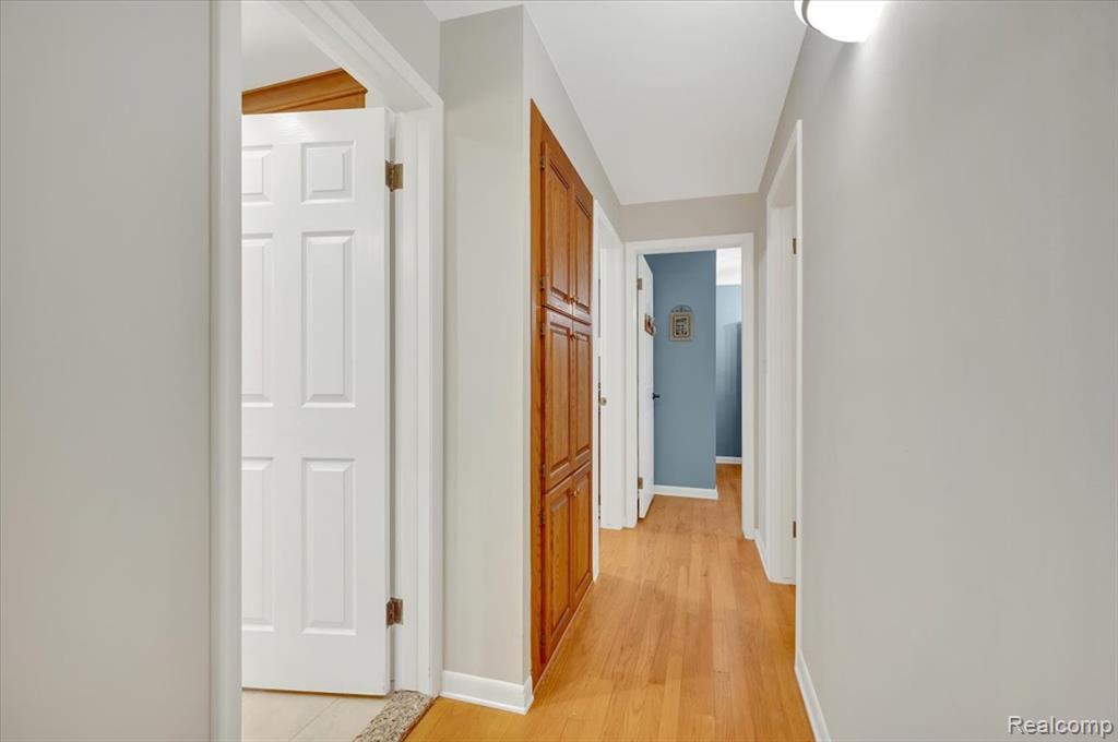 6875 Hubbard Road, Clarkston, MI 48348 — Photo 29