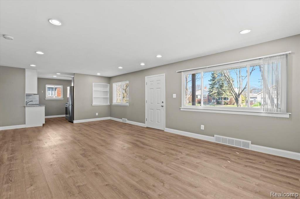 923 W Stephen Avenue, Clawson, MI — Photo 6