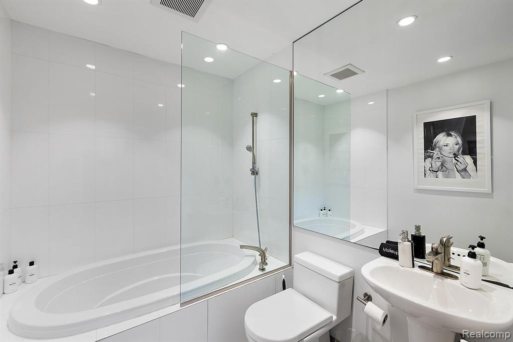 520 S Alexander Avenue, Royal Oak, MI 48067 — Photo 10