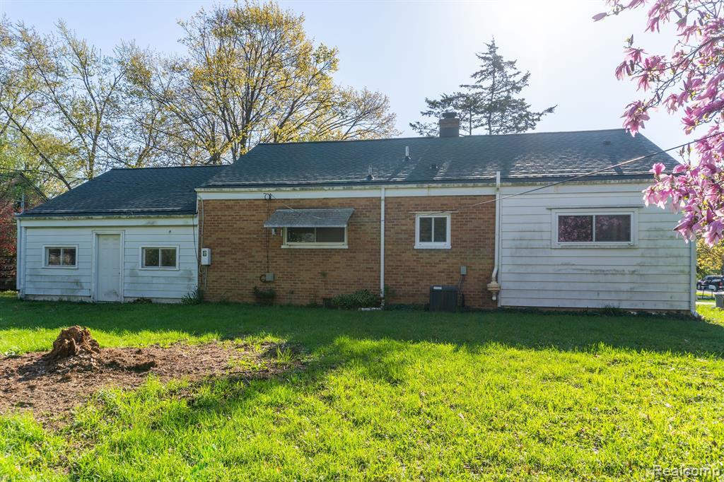 2546 CARLTON Drive, Ann Arbor, MI 48108 — Photo 32