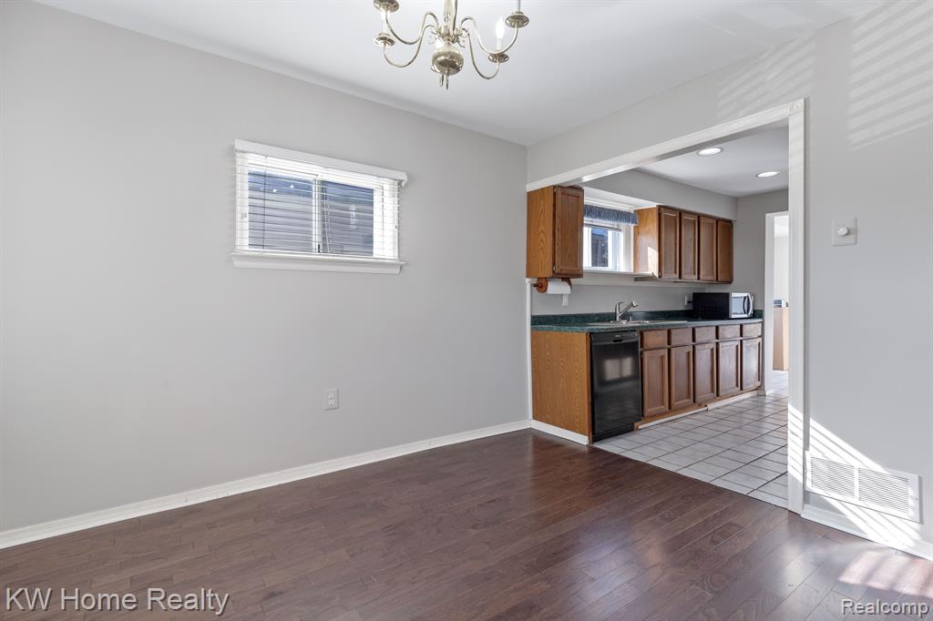 3989 ROYAL Avenue, Berkley, MI 48072 — Photo 9