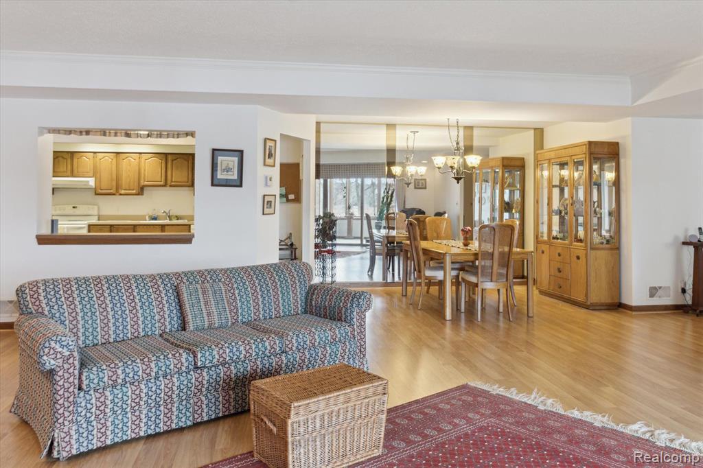 43050 12 Oaks Crescent Drive, 3044, Novi, MI 48377 — Photo 9