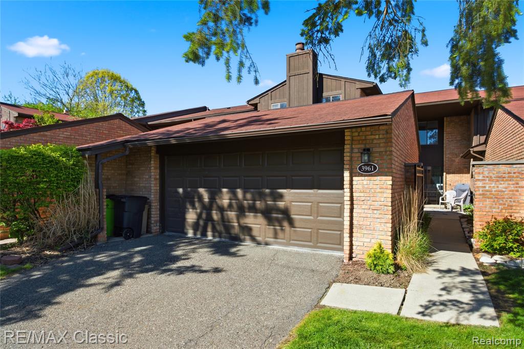 3961 Chablis Street, West Bloomfield, MI 48323