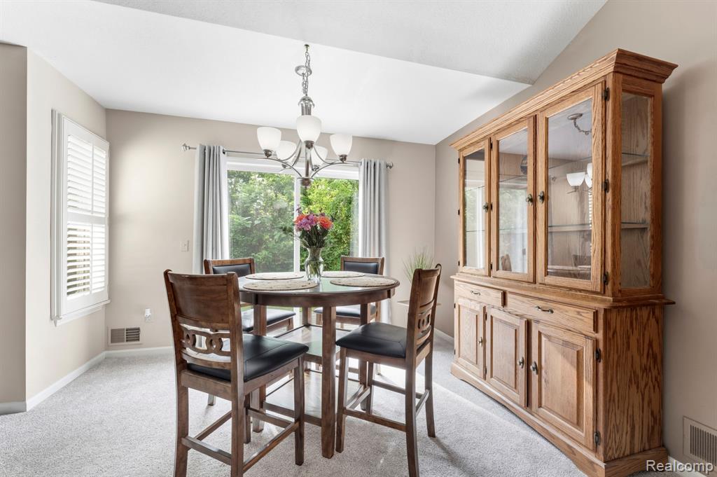 5487 Greenway Drive, 82, Trenton, MI 48183 — Photo 14