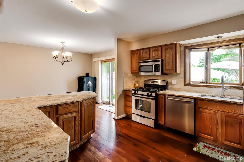 24705 Colonial Drive, Woodhaven, MI 48183 — Photo 21