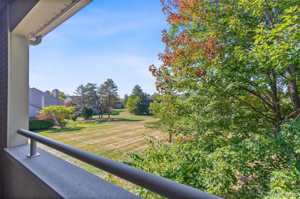 629 Ashley Circle, Rochester Hills, MI 48307 — Photo 28