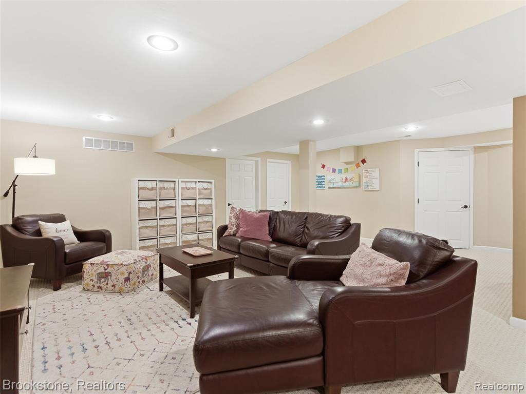722 Lake Ridge Road, Rochester Hills, MI 48307 — Photo 32