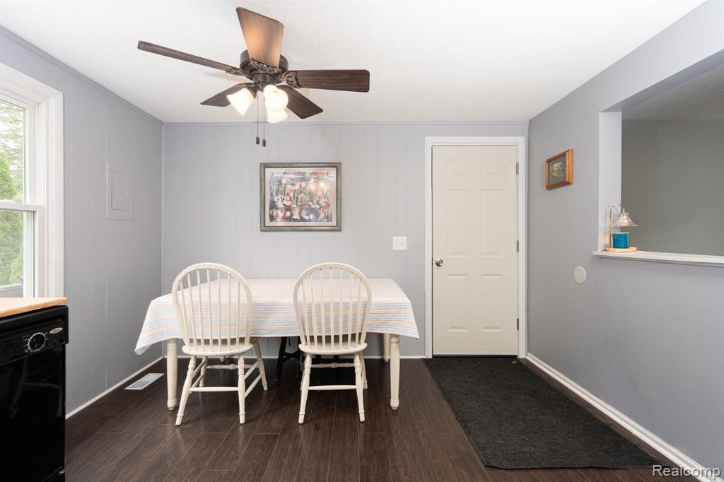 1887 Evona, Wixom, MI 48393 — Photo 11