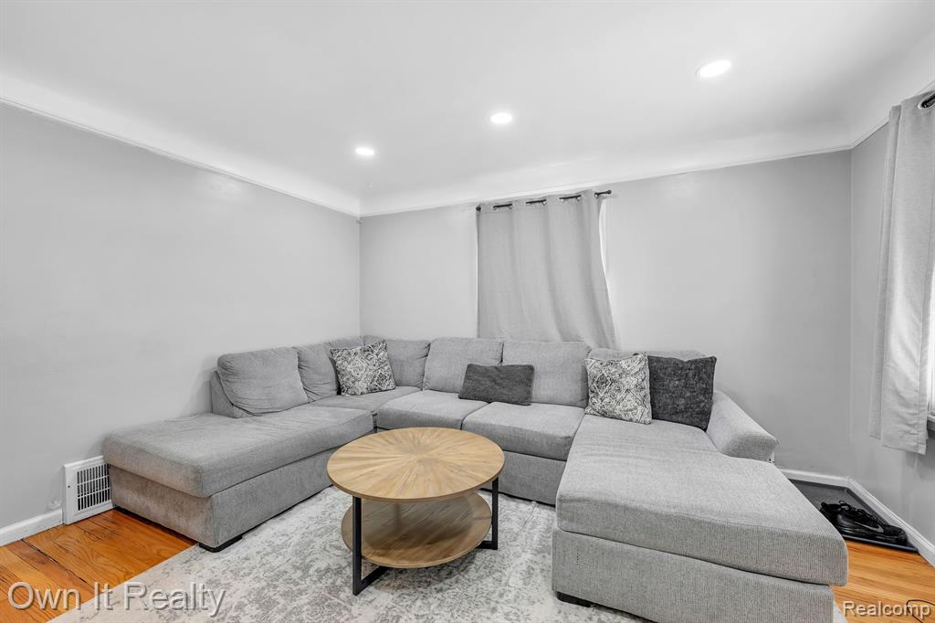 5461 JONATHON Street, Dearborn, MI 48126 — Photo 7
