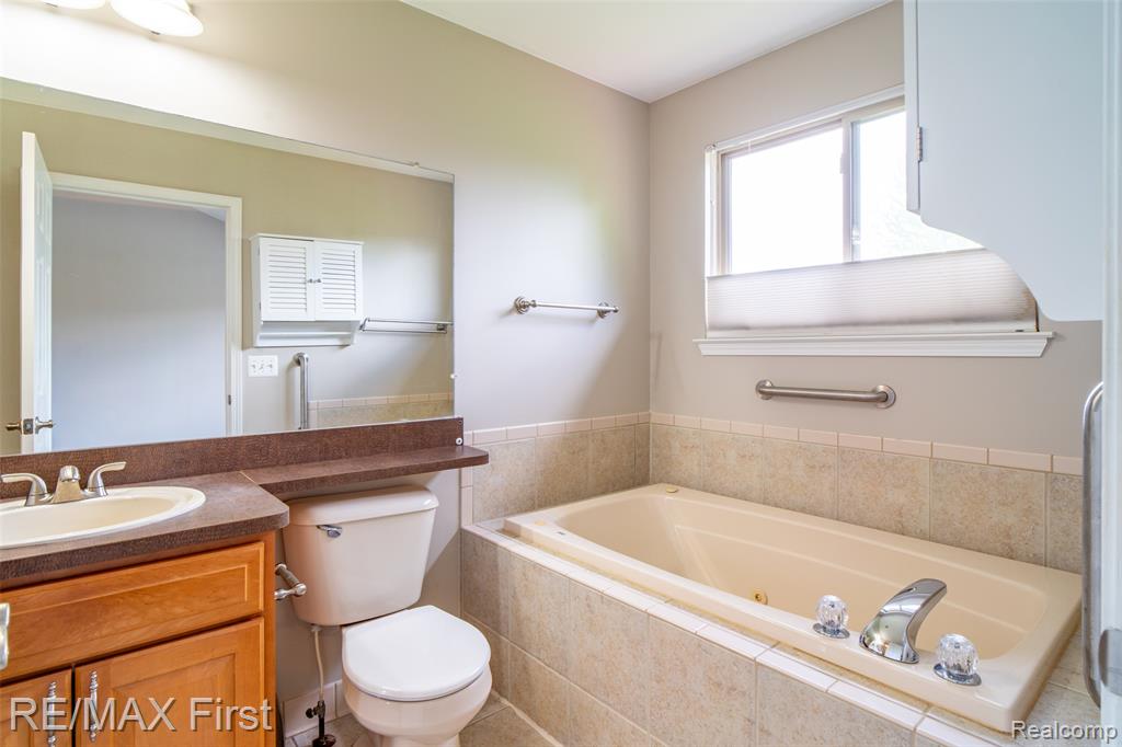 17197 Averhill Boulevard, Macomb, MI 48042 — Photo 21