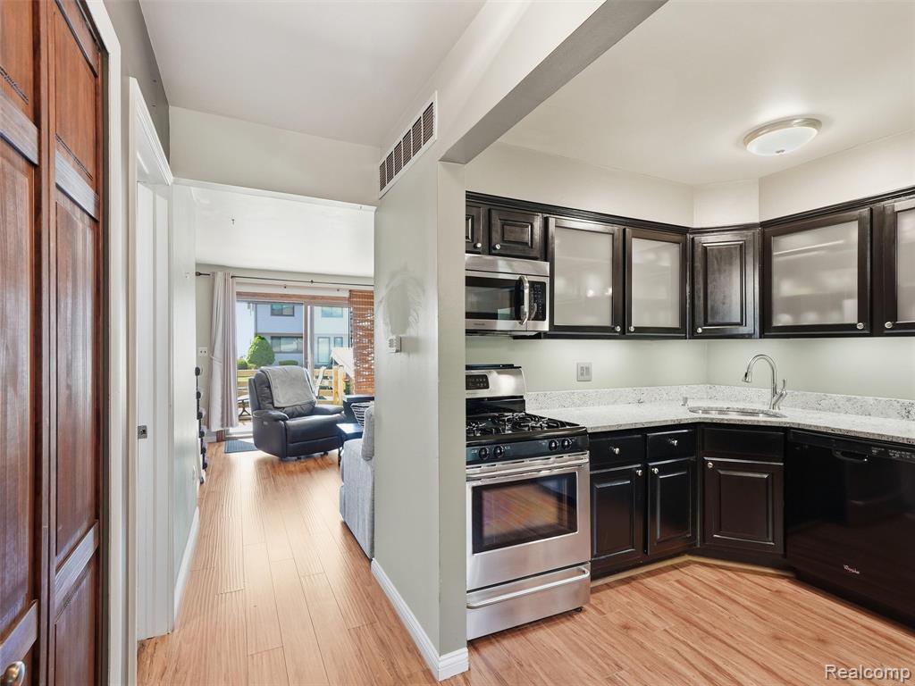 50656 Jefferson Avenue, C7, New Baltimore, MI 48047 — Photo 4