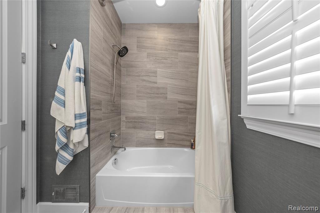 6511 Legacy Woods Trail, West Bloomfield, MI — Photo 13