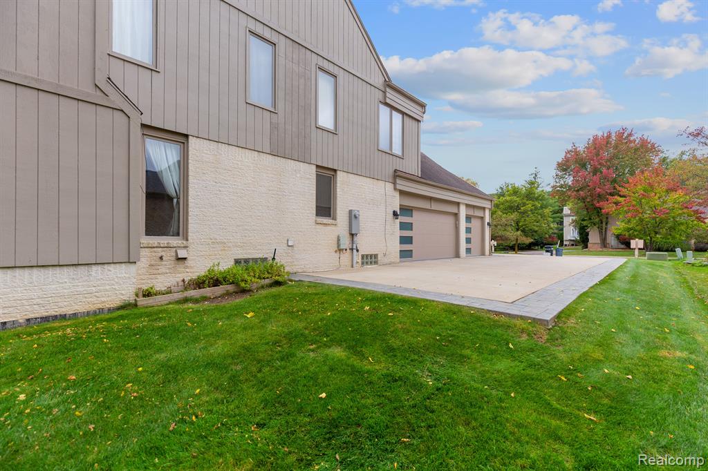 6786 TORYBROOKE Circle, West Bloomfield, MI 48323 — Photo 39