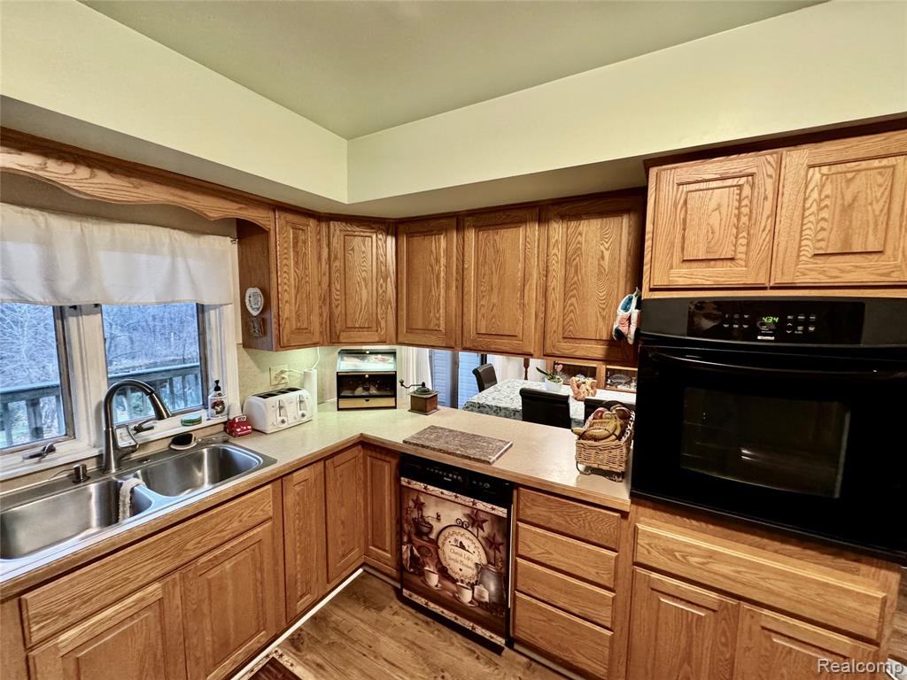 12189 DENTONVIEW Drive, Fenton, MI 48430 — Photo 6