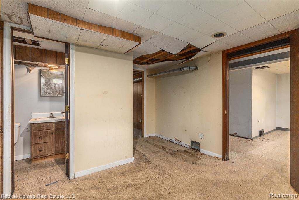 915 Englewood Avenue, Royal Oak, MI 48073 — Photo 25