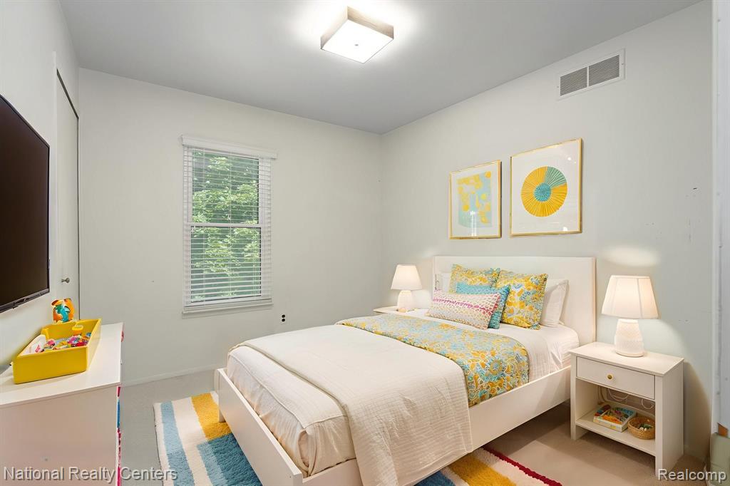 5459 N Piccadilly, West Bloomfield, MI — Photo 34