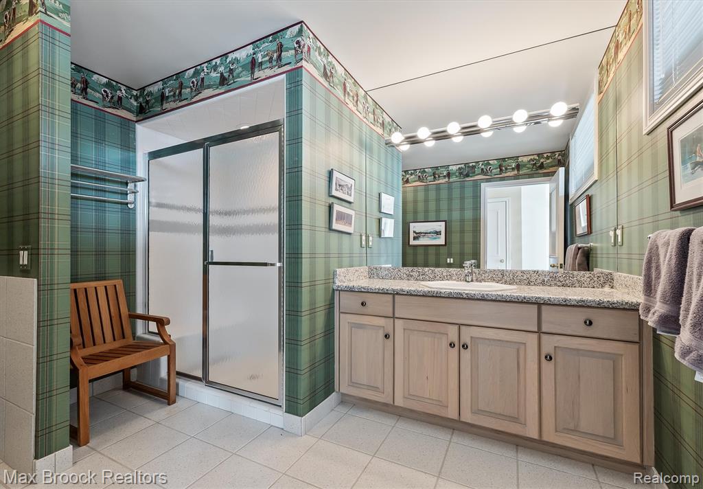 1832 Long Lake Shore Drive, Bloomfield Hills, MI 48302 — Photo 70