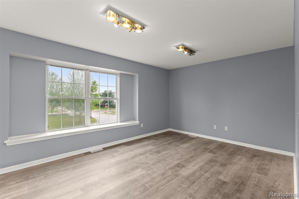 10913 Edlie Circle, Dearborn Heights, MI 48214 — Photo 20