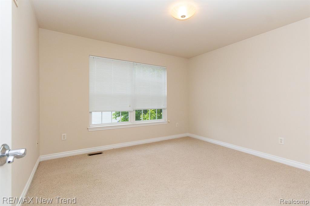 29319 DOUGLAS Drive, Novi, MI 48377 — Photo 26