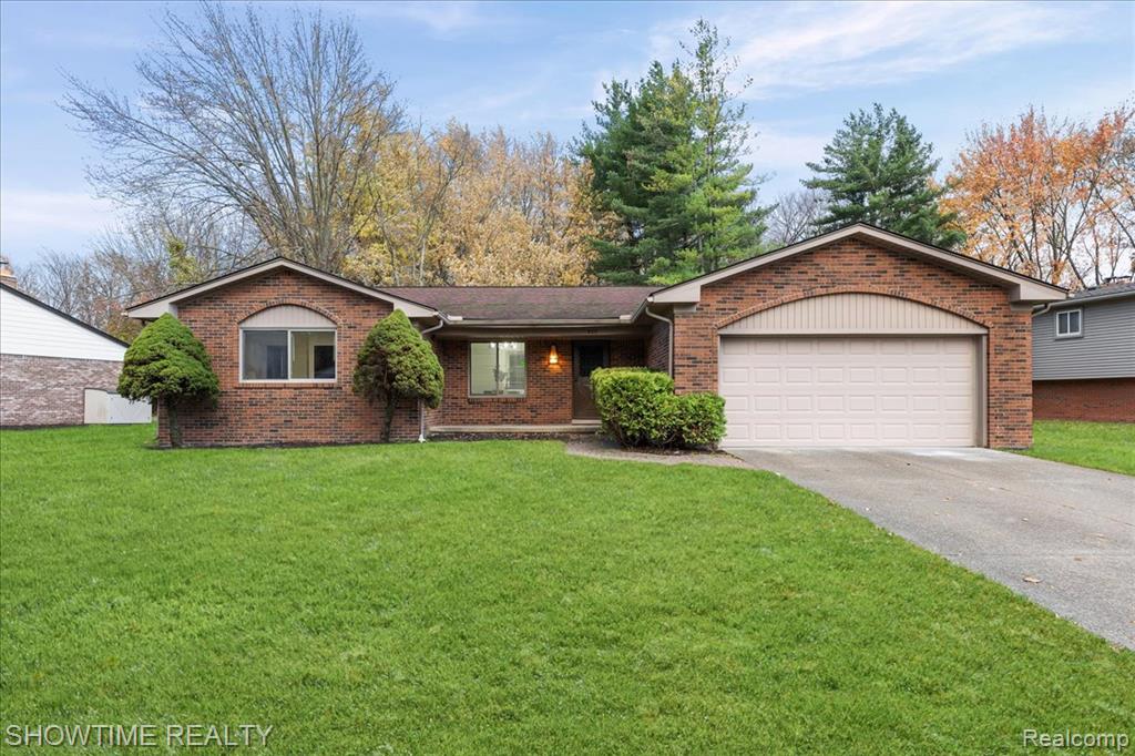 902 Longfellow Drive, Troy, MI 48085 — Photo 2