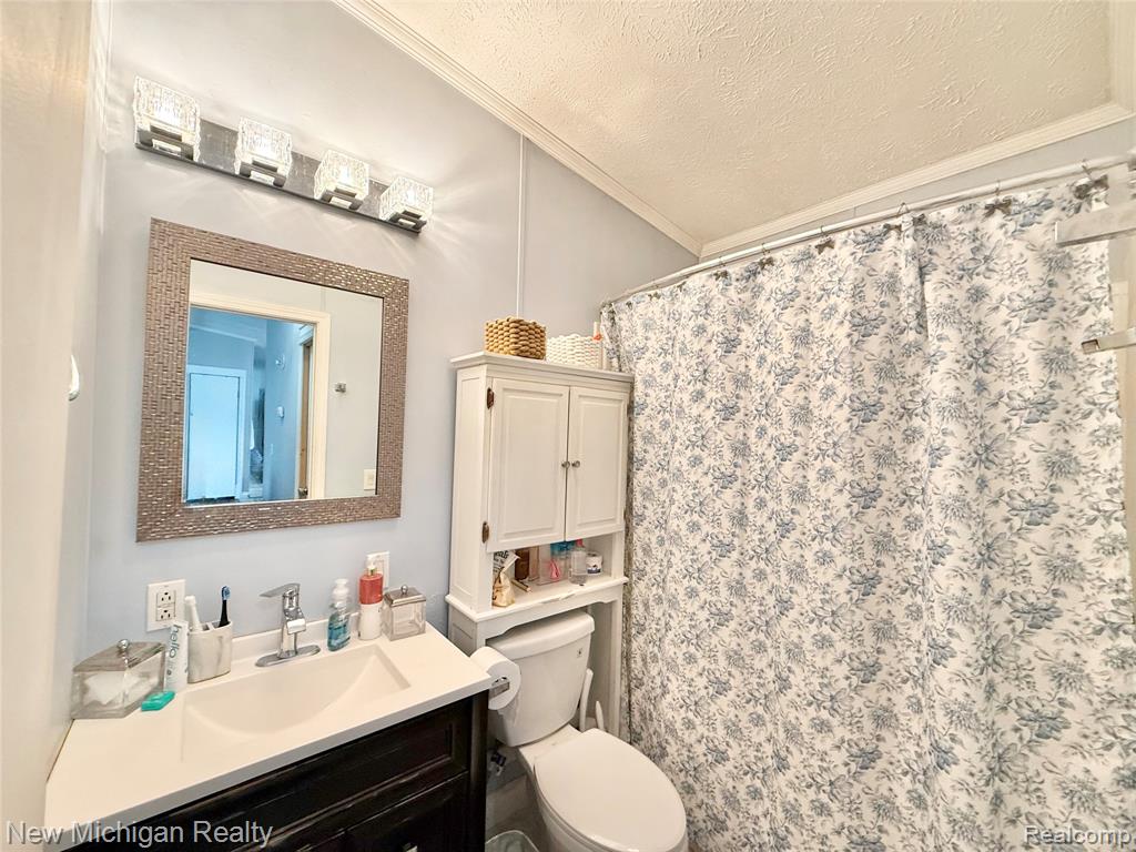 2245 Webber Avenue, Burton, MI 48529 — Photo 19