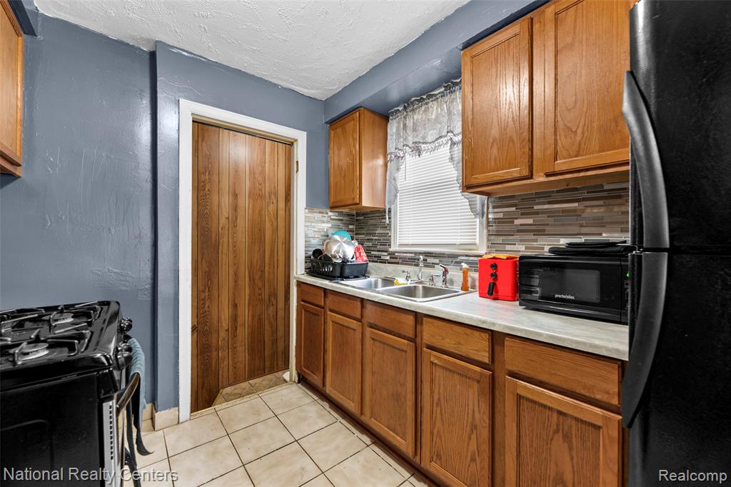 6530 Brace Street, Detroit, MI 48228 — Photo 12