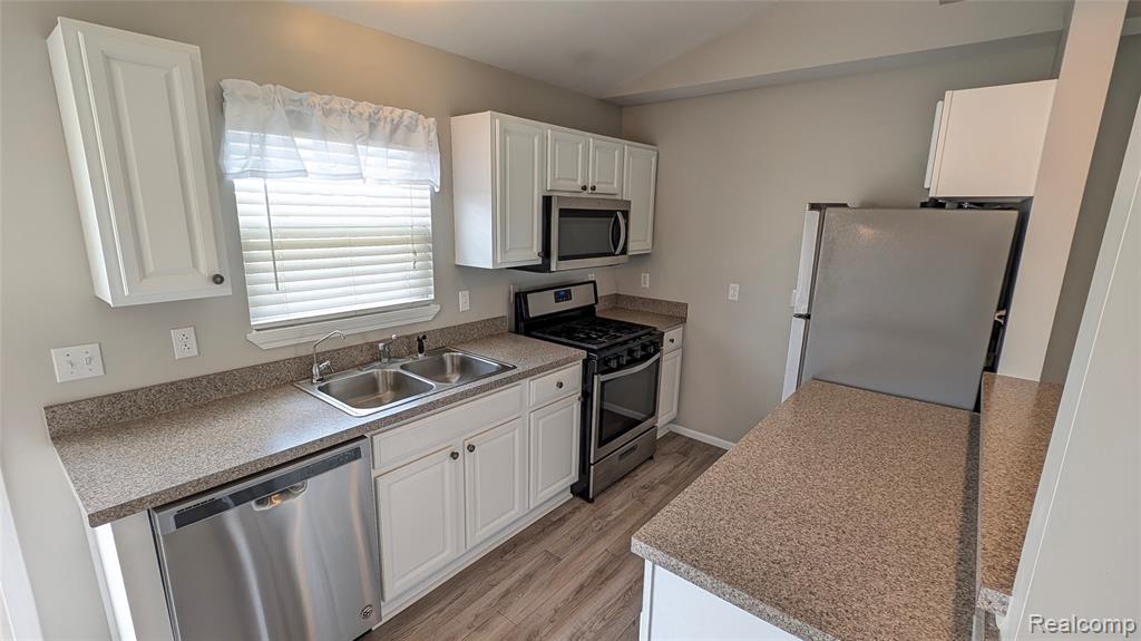 7427 Seymour Road, Swartz Creek, MI 48473 — Photo 10