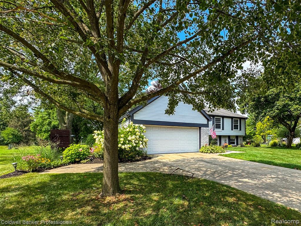 5075 Bayside Drive, Troy, MI 48098 — Photo 31
