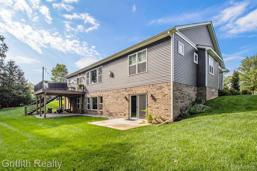 8285 MEADOW CREEK Lane, Pinckney, MI 48169 — Photo 42