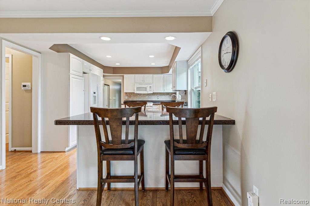 42372 COTSWOLD Court, Northville, MI 48168 — Photo 22