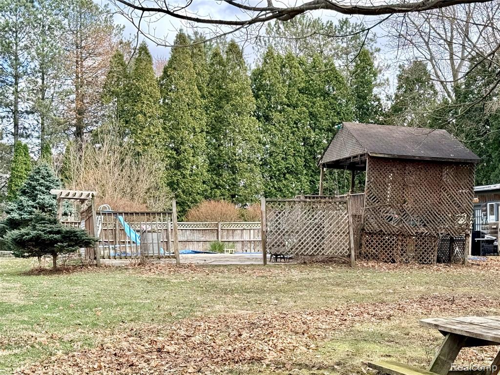 3194 S Vassar Road, Burton, MI 48519 — Photo 32